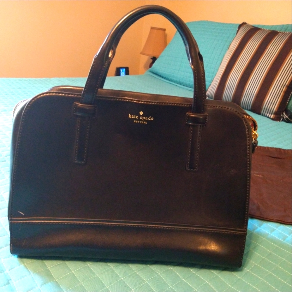 Kate Spade purse with dust cover.